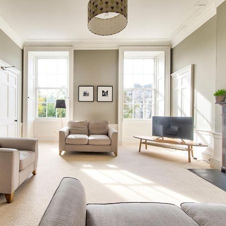Joivy Bright & Spacious Apt In Stockbridge 에든버러 외부 사진